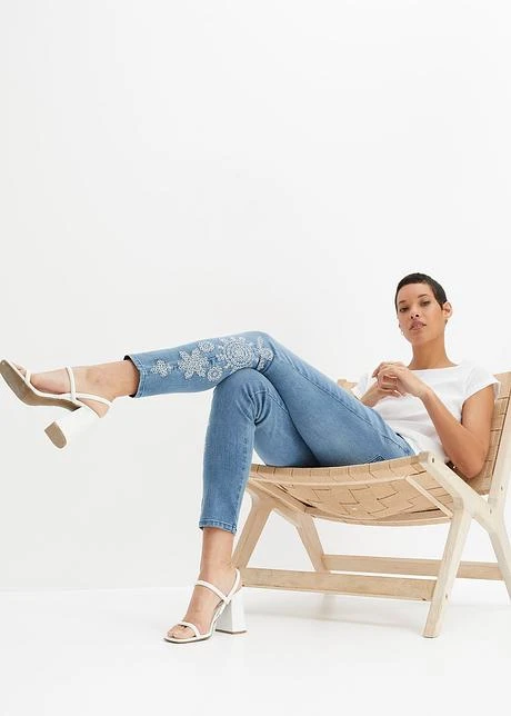 Jean Skinny Avec Broderies Anglaises 7 Jean Skinny Avec Broderies Anglaises – Image 7